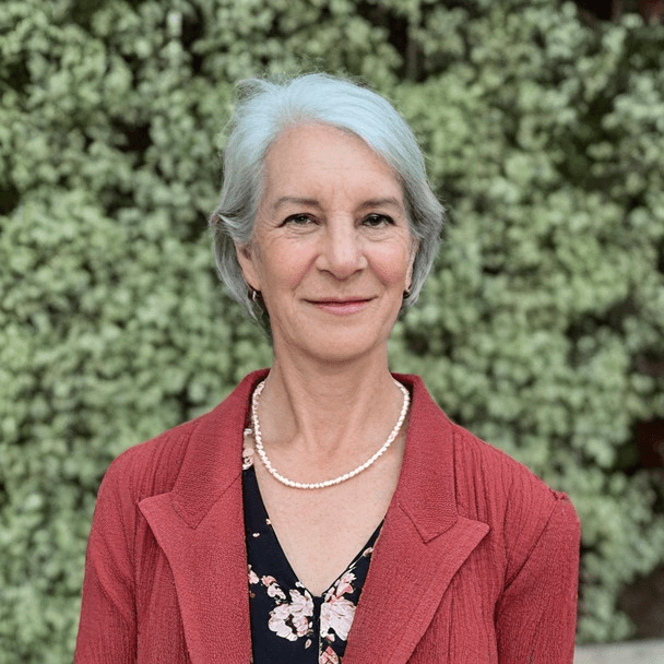 Porträt von Lynn Holt